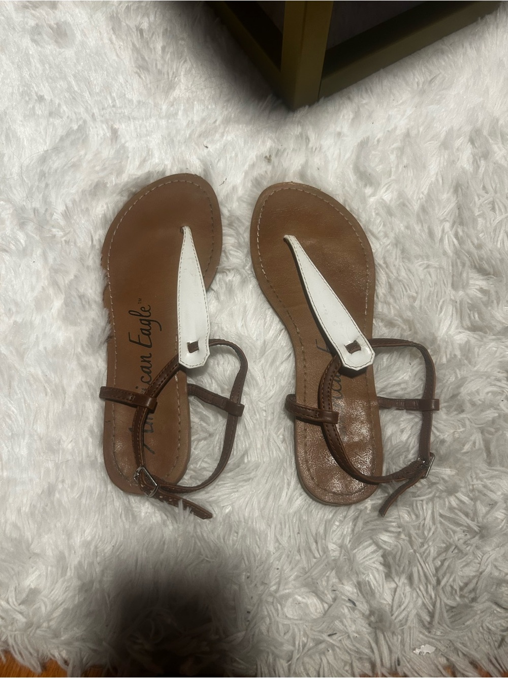 American Eagle Brown & White Thong Sandals – Size 7